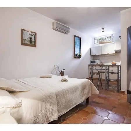 Calm & Relax With Private Parking Split